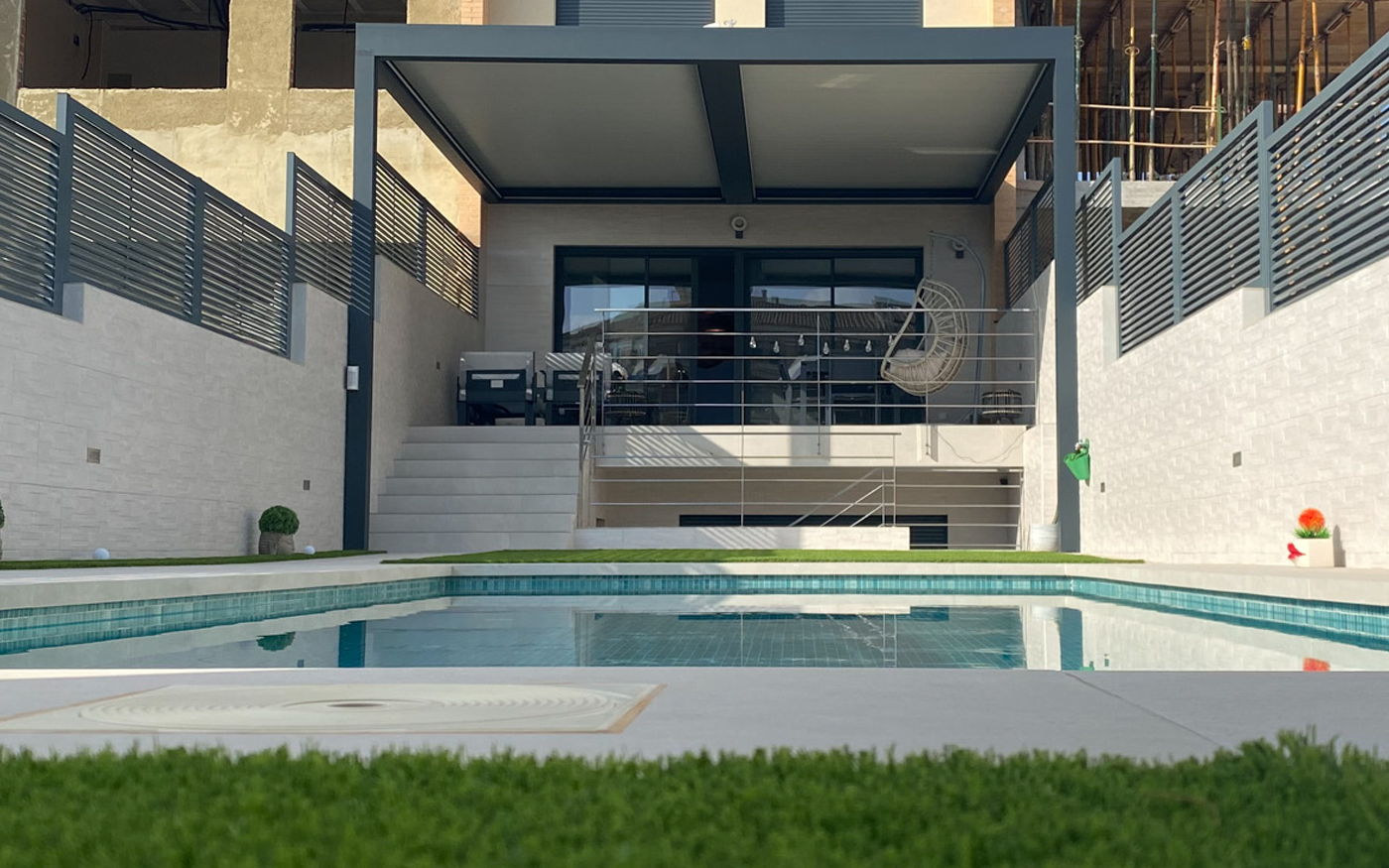 Ingeniería y estética en perfecta armonía: así es nuestra pérgola Altea de doble vano