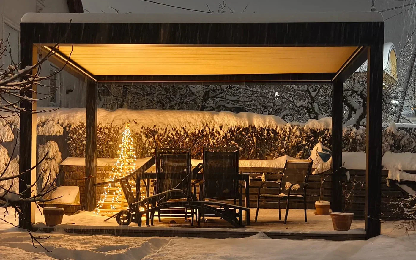 Pérgolas para invierno: vivir el exterior cuando llega la nieve
