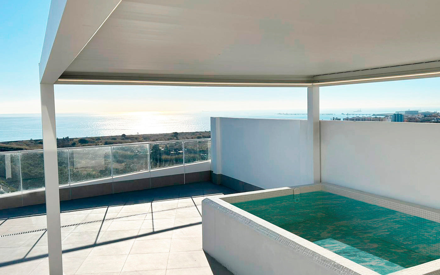 Ventajas de instalar una pérgola bioclimática en tu ático