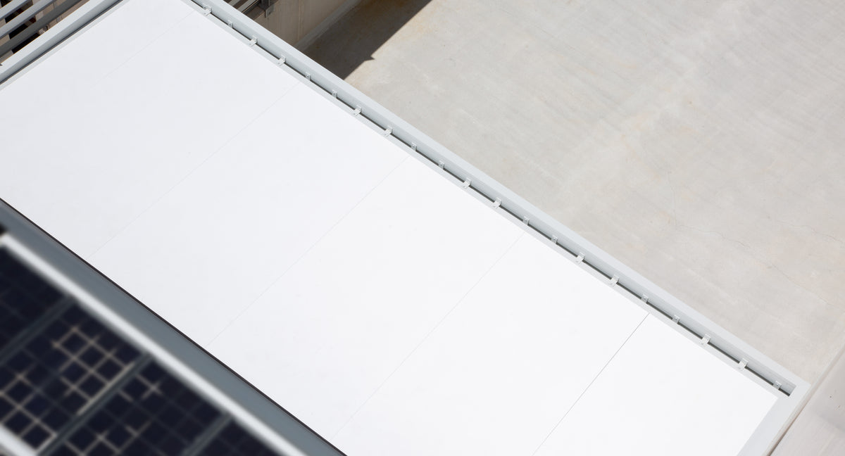 Pérgola de aluminio con techo fijo