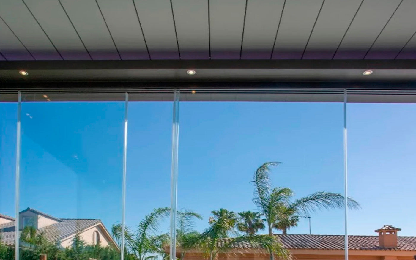 Pérgolas cerradas: ¿mejor de aluminio o de madera?