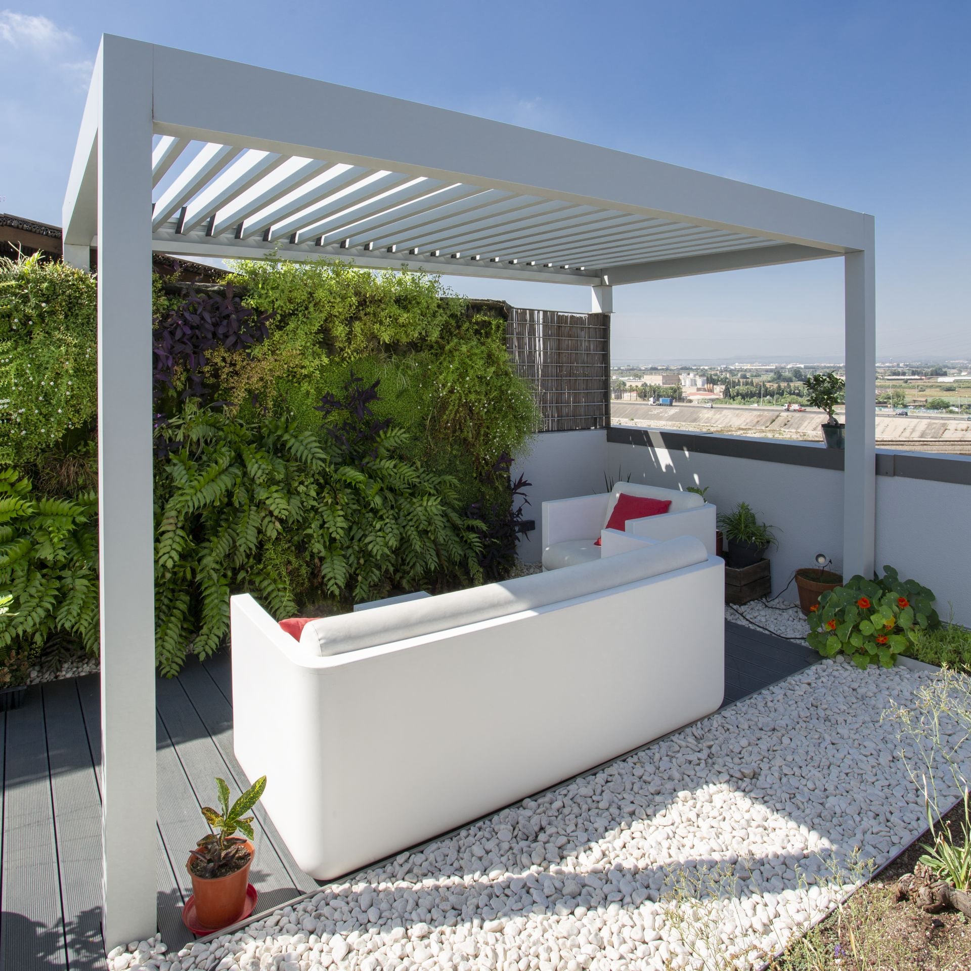 Terraza Ático con Pérgola Bioclimática