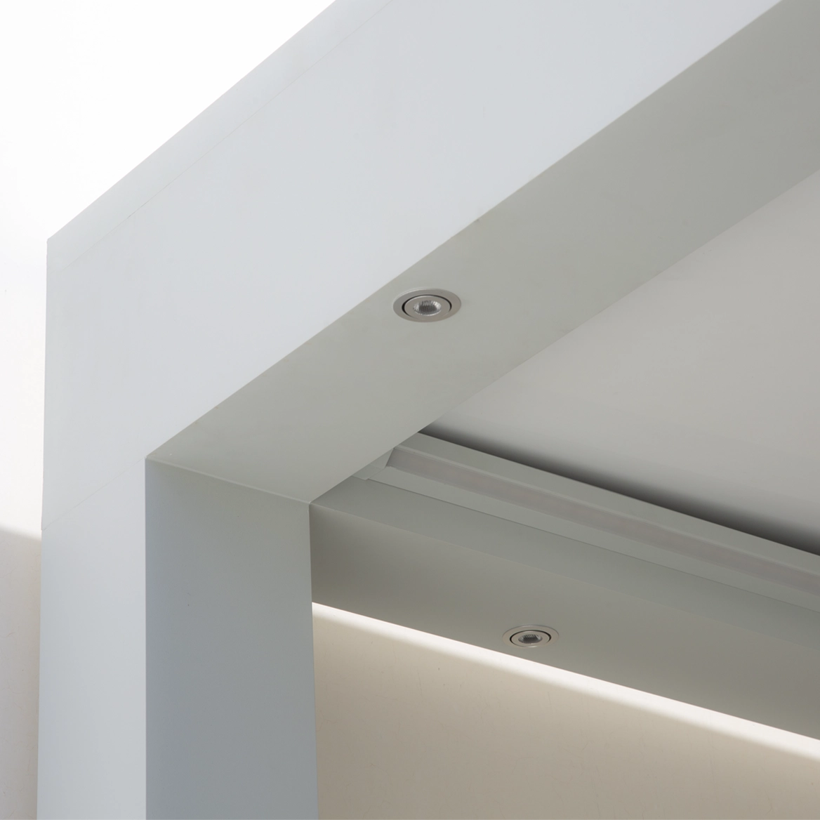 Pérgola de aluminio con techo fijo